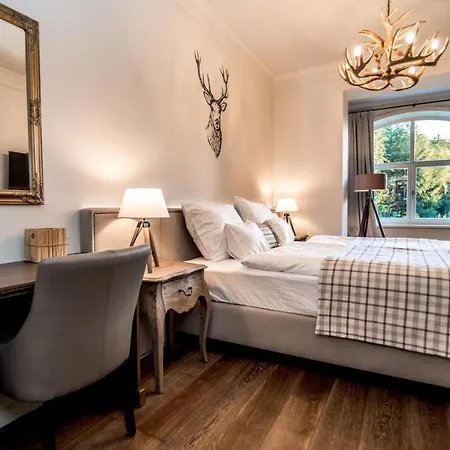 Ujhuta Kastelyszallo Hotel 4*