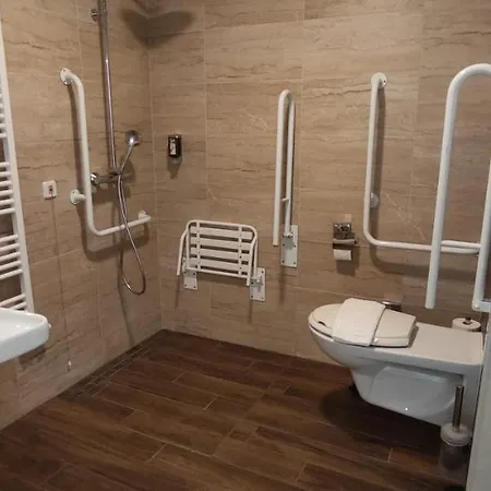 Ujhuta Kastelyszallo Hotell 4*