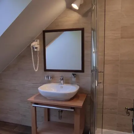 Ujhuta Kastelyszallo Hotel Haromhuta