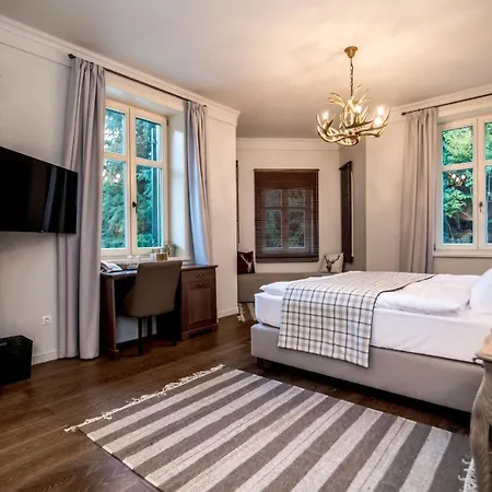 újhuta Kastélyszálló Hotel 4*