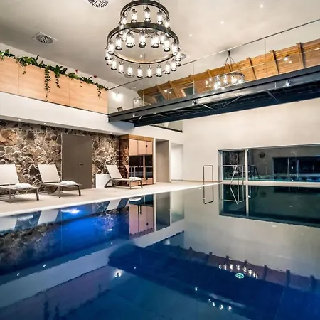 Ujhuta Kastelyszallo Haromhuta