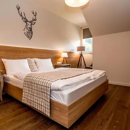 Hotell Ujhuta Kastelyszallo
