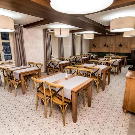 Ujhuta Kastelyszallo Hotel