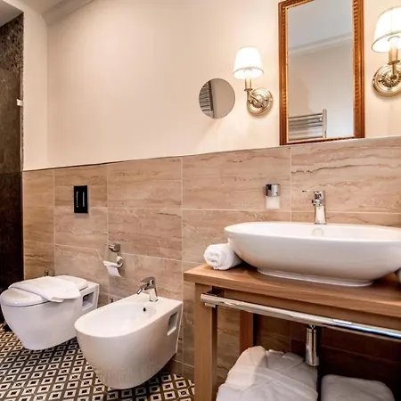 Hotell Ujhuta Kastelyszallo 4*
