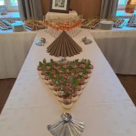 Ujhuta Kastelyszallo Hotell