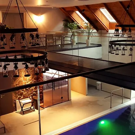 Ujhuta Kastelyszallo