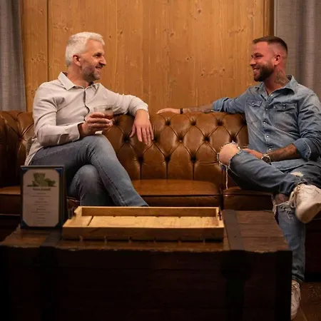 Ujhuta Kastelyszallo Haromhuta