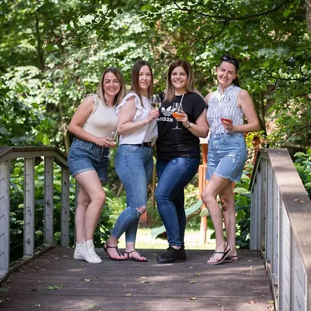 Ujhuta Kastelyszallo Отель 4*