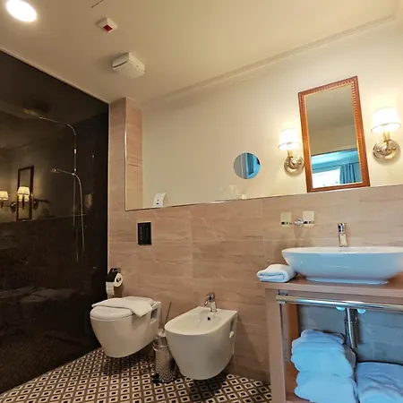 Ujhuta Kastelyszallo Hotel 4*