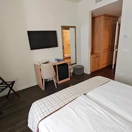 Ujhuta Kastelyszallo 4*