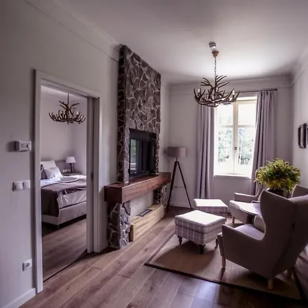 Ujhuta Kastelyszallo Hotel 4*