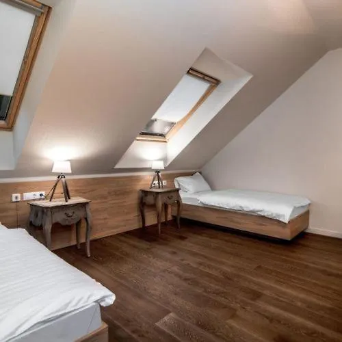 újhuta Kastélyszálló 4* Háromhuta