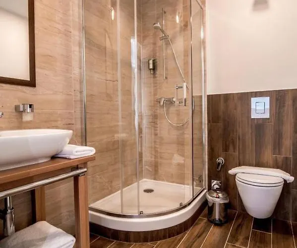 újhuta Kastélyszálló Szálloda 4*