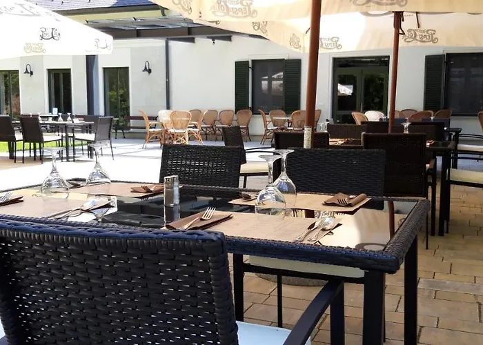 Ujhuta Kastelyszallo Hotel Háromhuta